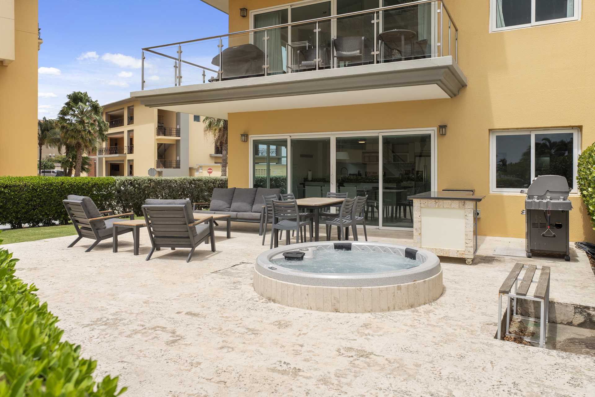Coral Sea Garden Three-bedroom condo - P116 thumbnail 3