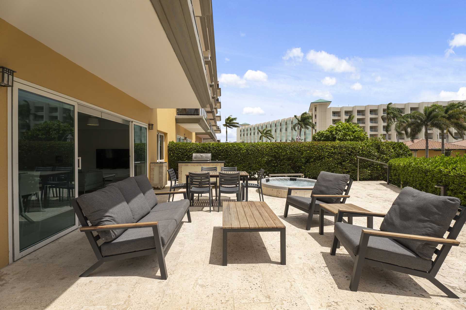 Coral Sea Garden Three-bedroom condo - P116 thumbnail 4