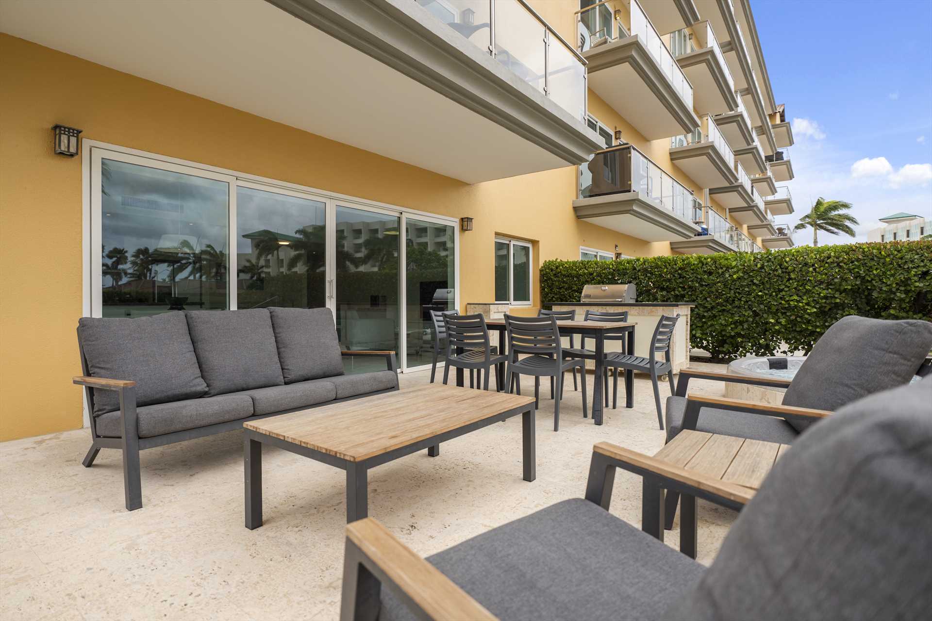 Coral Sea Garden Three-bedroom condo - P116