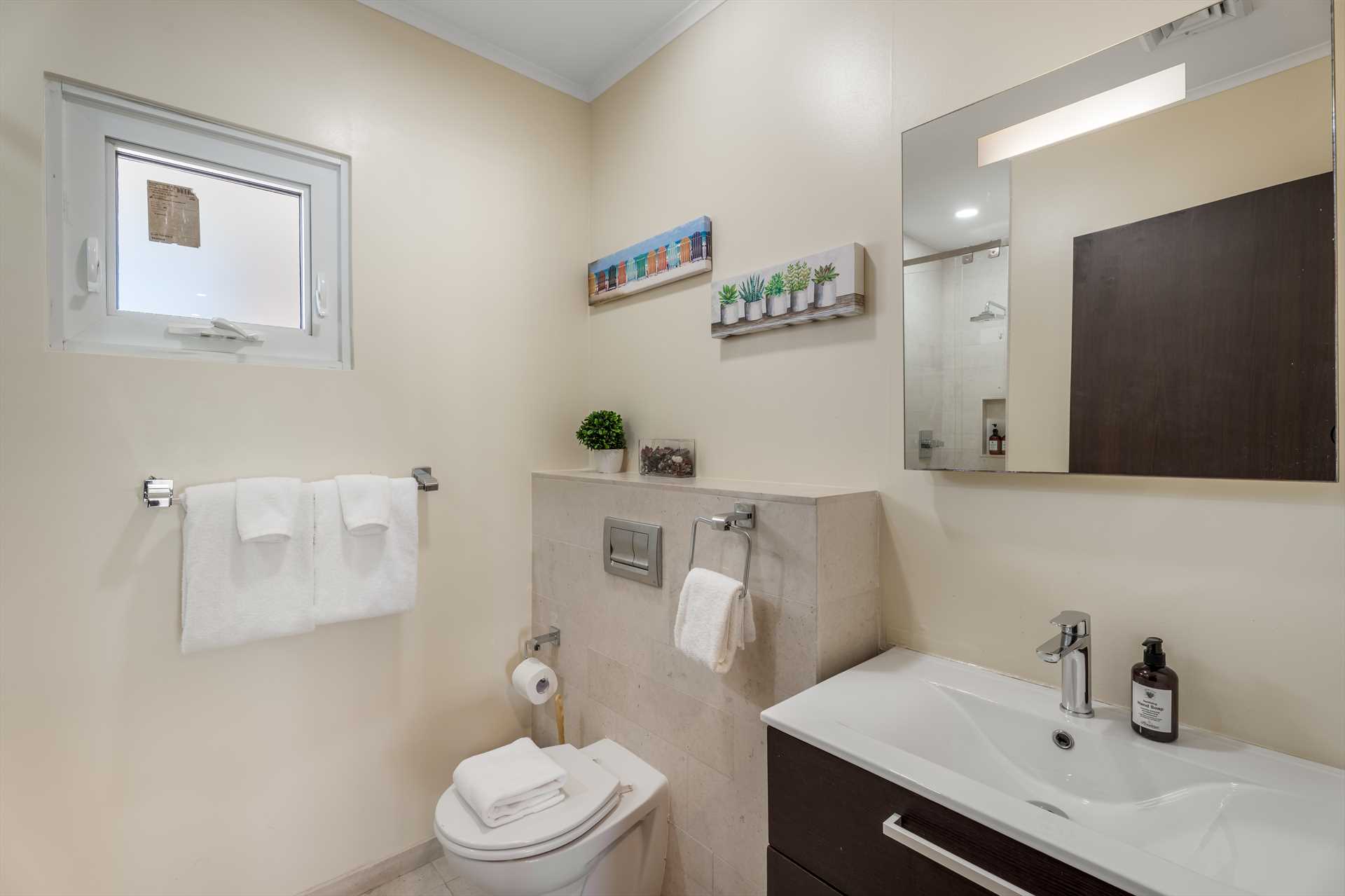 Elegance Cove Two-bedroom condo - LV206