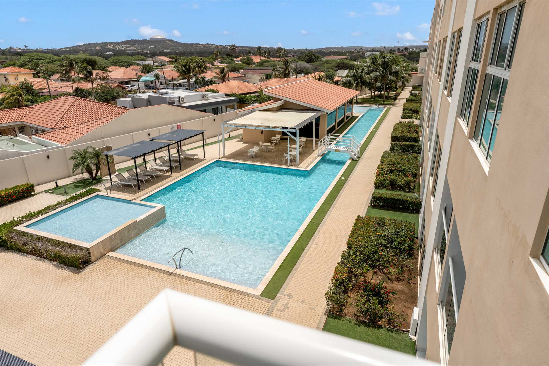 Island Pleasure Two+-bedroom loft condo - AL318