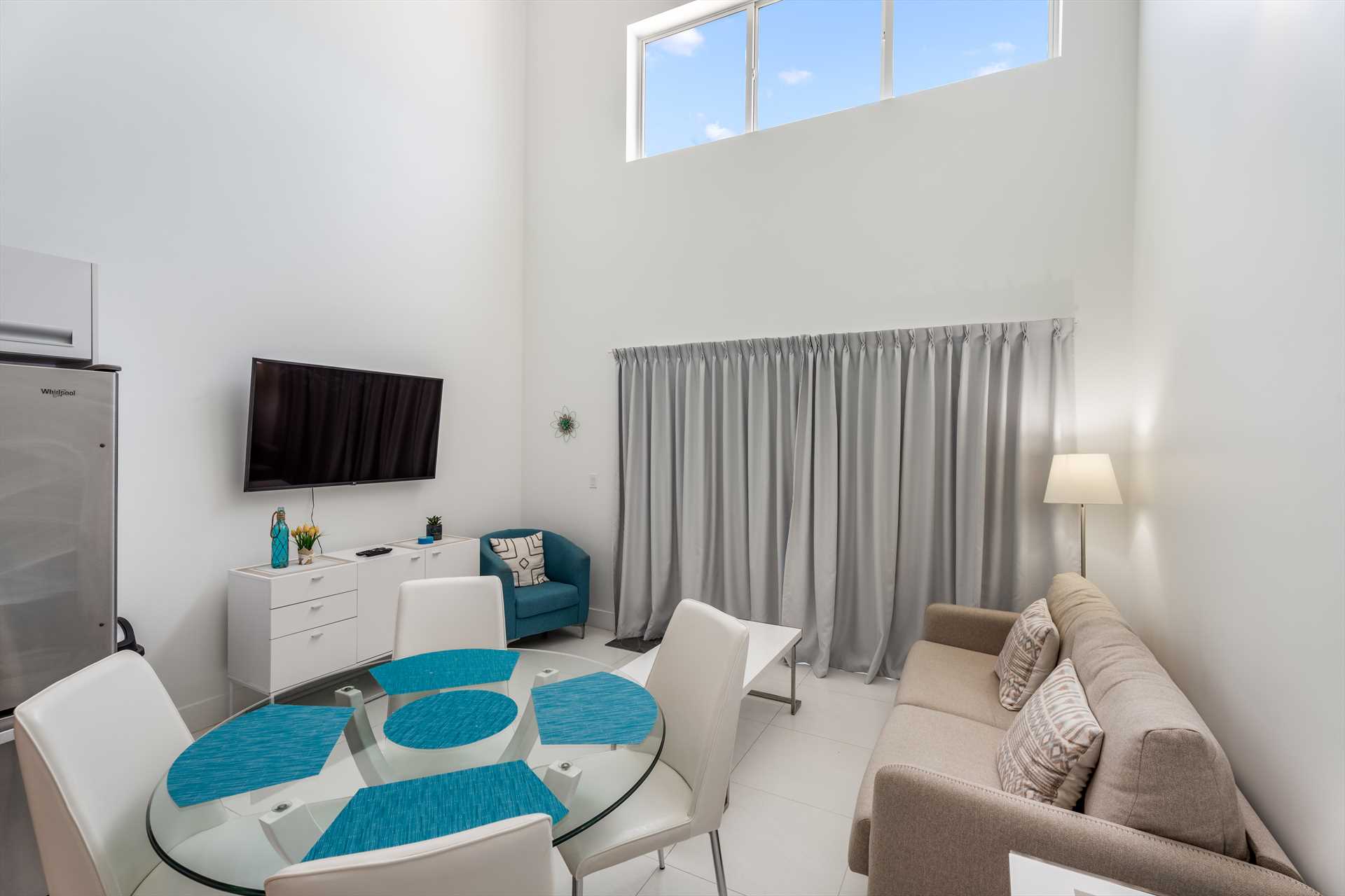 Island Pleasure Two+-bedroom loft condo - AL318