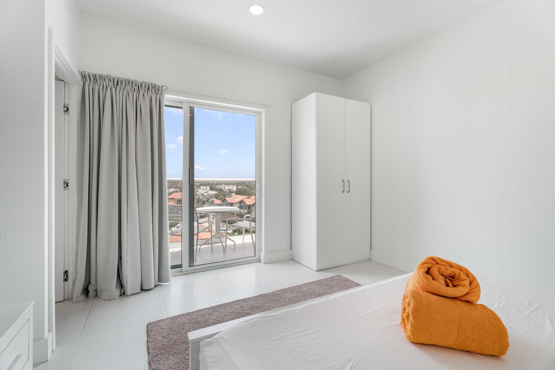 Island Pleasure Two+-bedroom loft condo - AL318